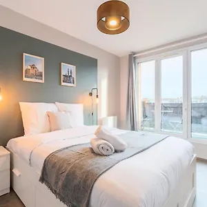 Balcony + Parking! Apartment Lille